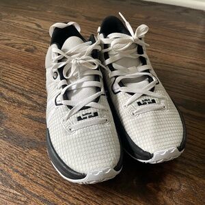 LeBron Witness 7 Basketball Shoes, White Black, Size 8.5 M
